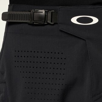 Oakley Seeker Edge Hose &ndash; Schwarz