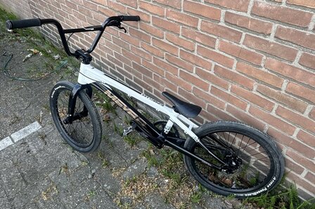 Meybo Superclass Bike 2024 White/Black/Gold Pro 22