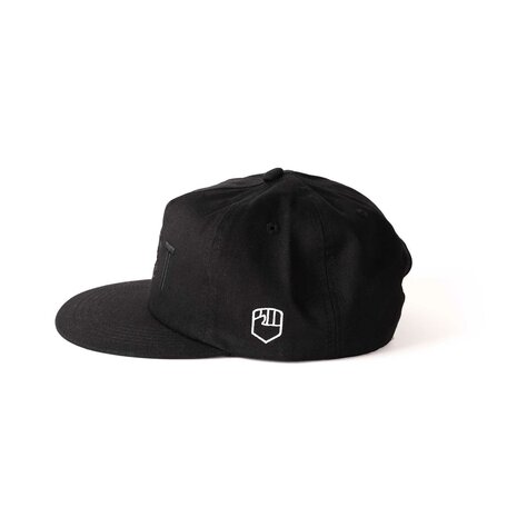 FIST Logotype Snapback Cap – Zijaanzicht