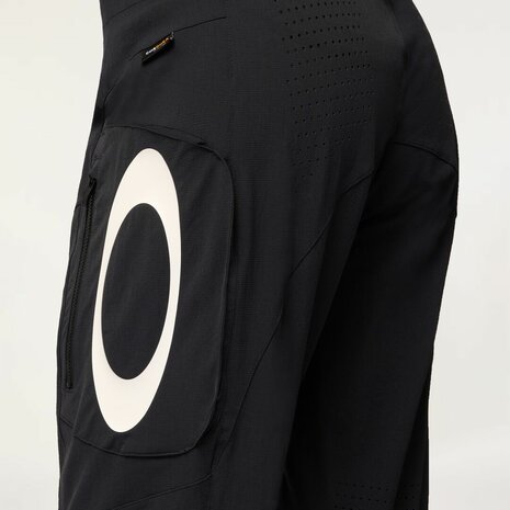 Oakley Seeker Edge Hose &ndash; Schwarz