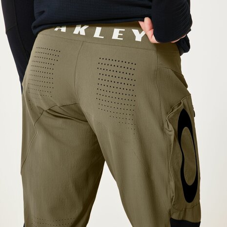 Oakley Seeker Edge Hose &ndash; Army Green