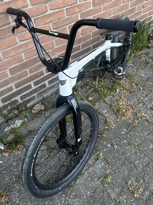 Meybo Superclass Bike 2024 White/Black/Gold Pro 22